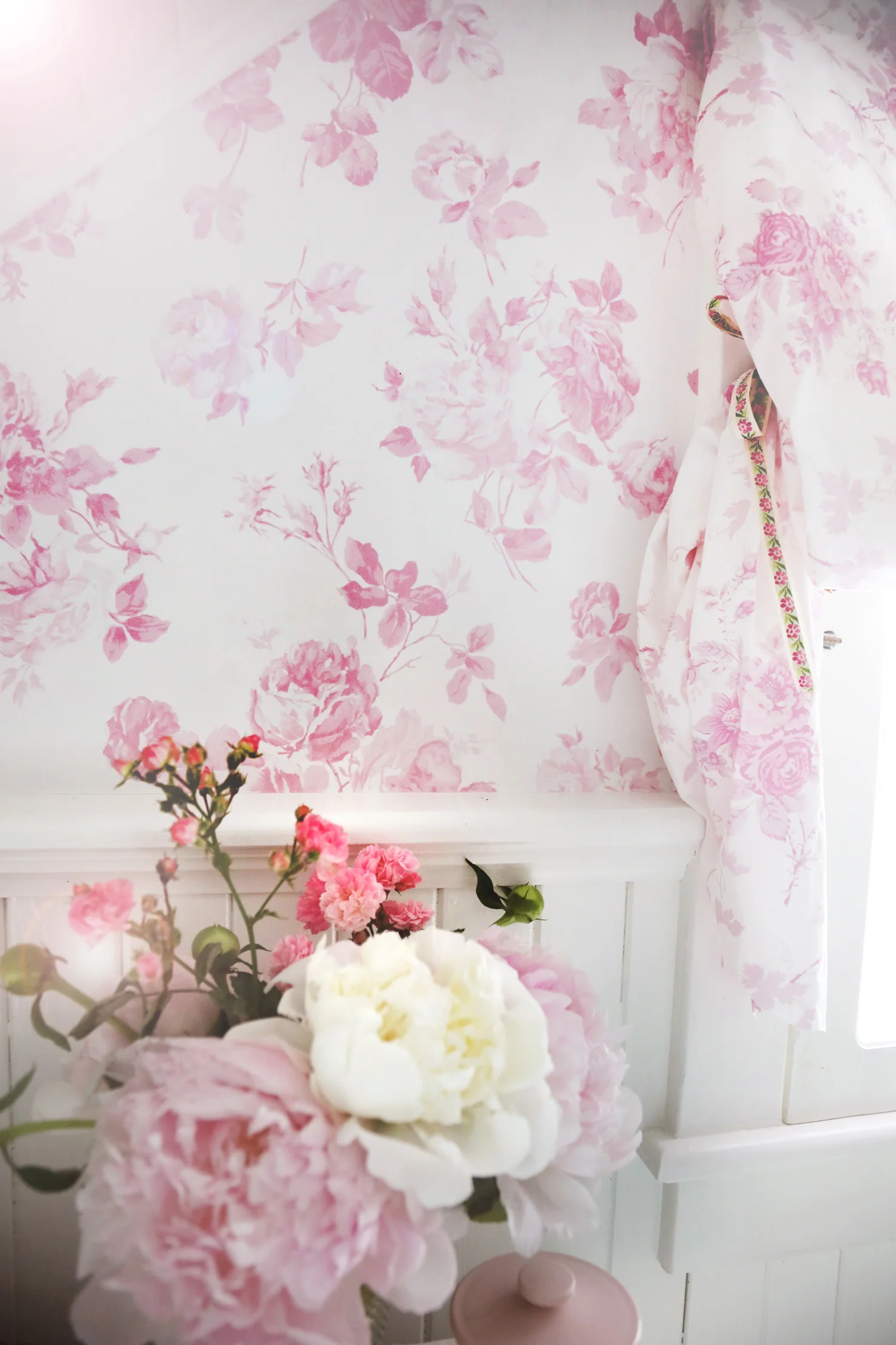 Everblooming Rosettes Standard Wallpaper - Image 3
