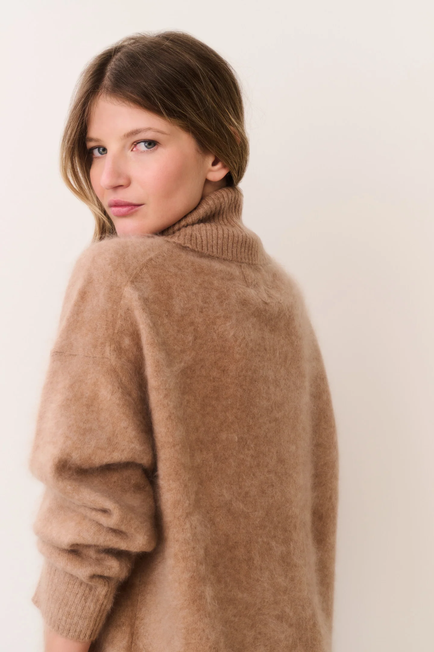Nia Cashmere Turtleneck Sweater - Image 8