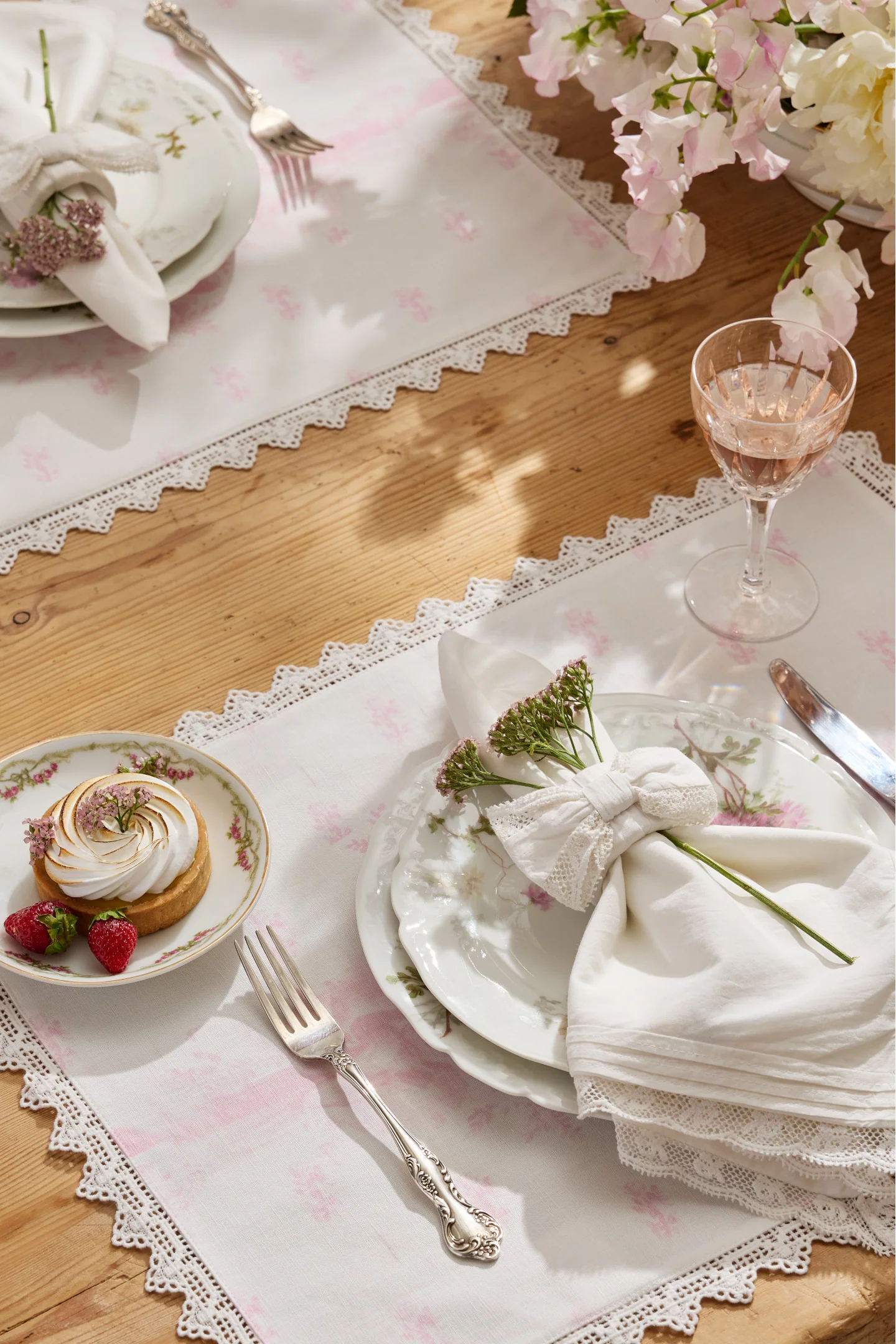 Printed Pink Victorian Place Mat - Set of 4 - Image 4